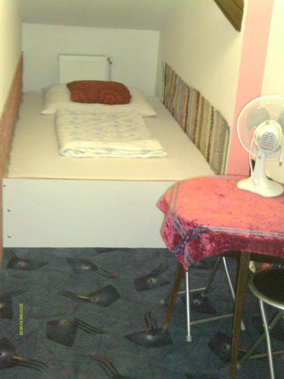 IFI Hostel Pécs Zimmer foto